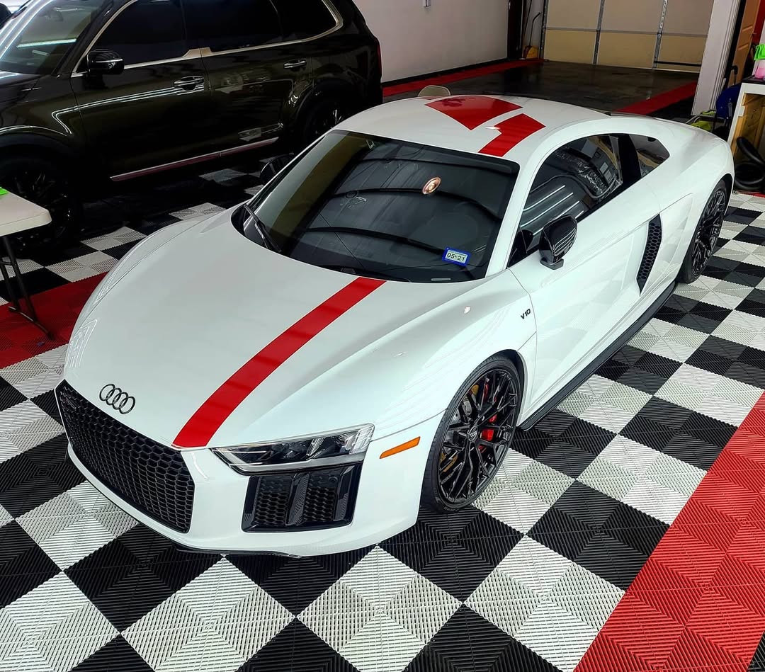 R8 with swisstrax