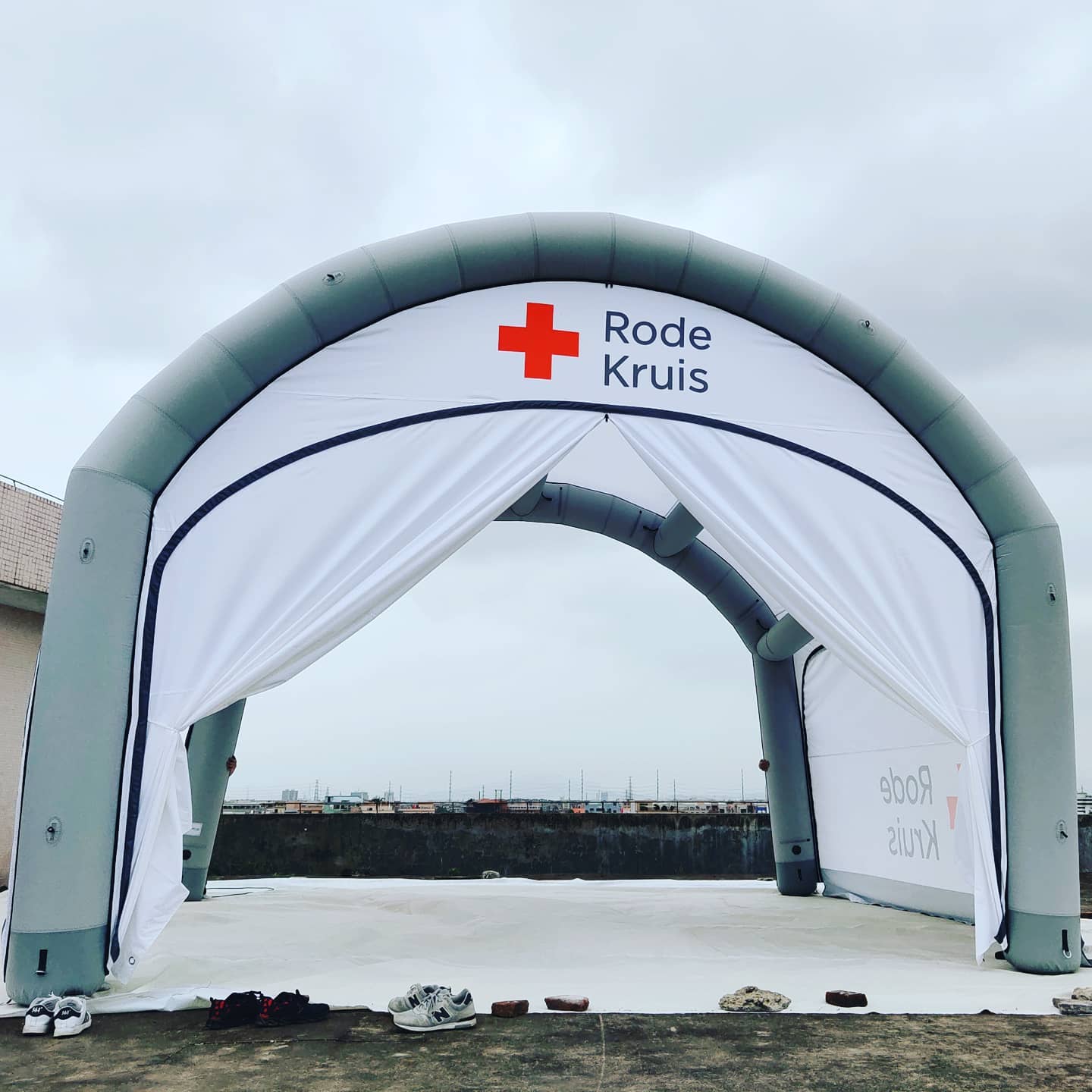 rode kruis inflatable first aid gazebo