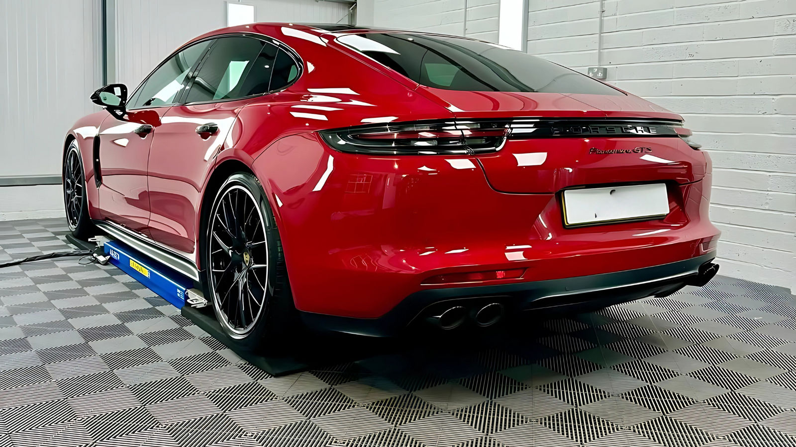 Porsche On Swisstrax