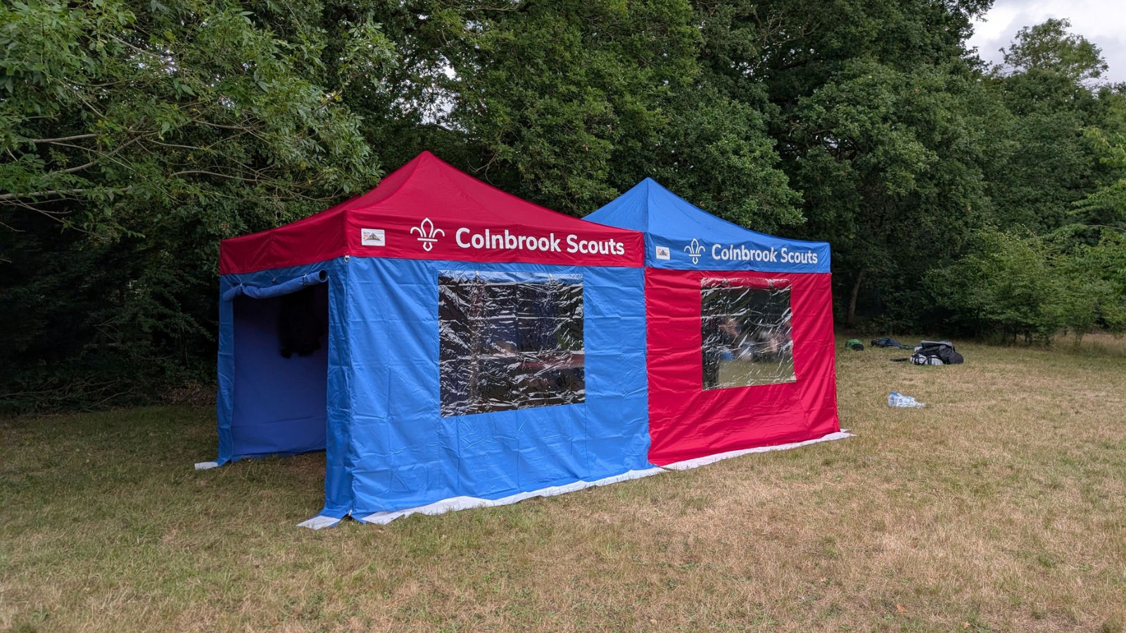 colnebrook scouts compact gazebos in red and blue