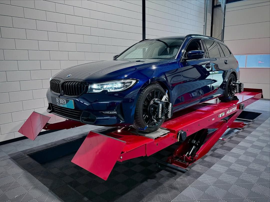 car on ramp with swisstrax