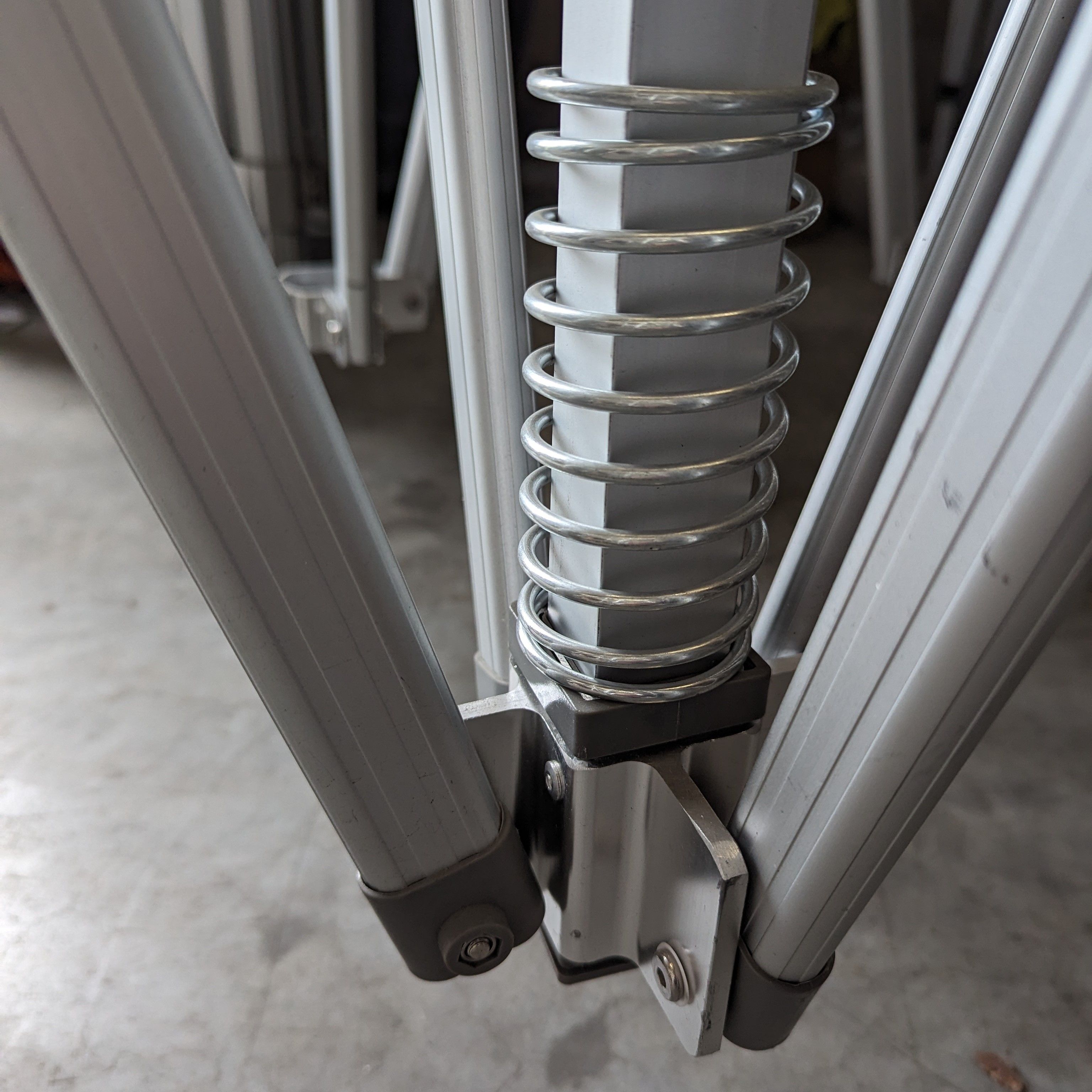 centre joint and peak pole spring on Pro 50 gazebo