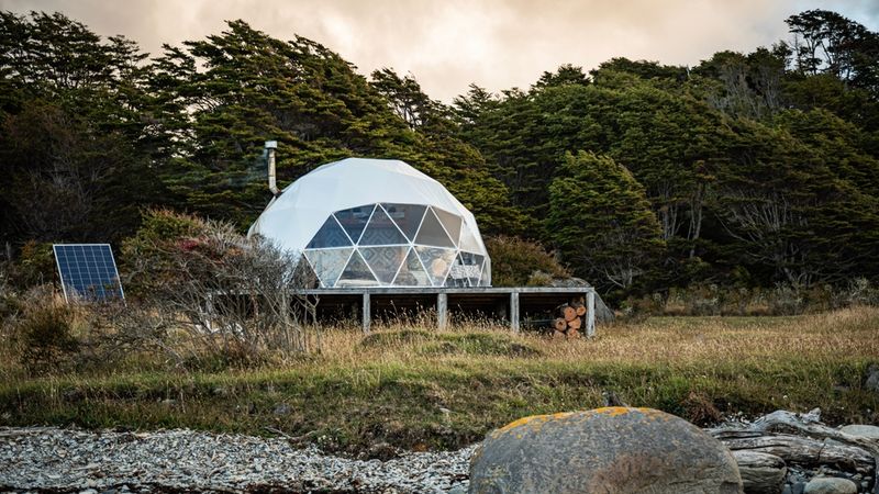 Glamping dome with a solar panel