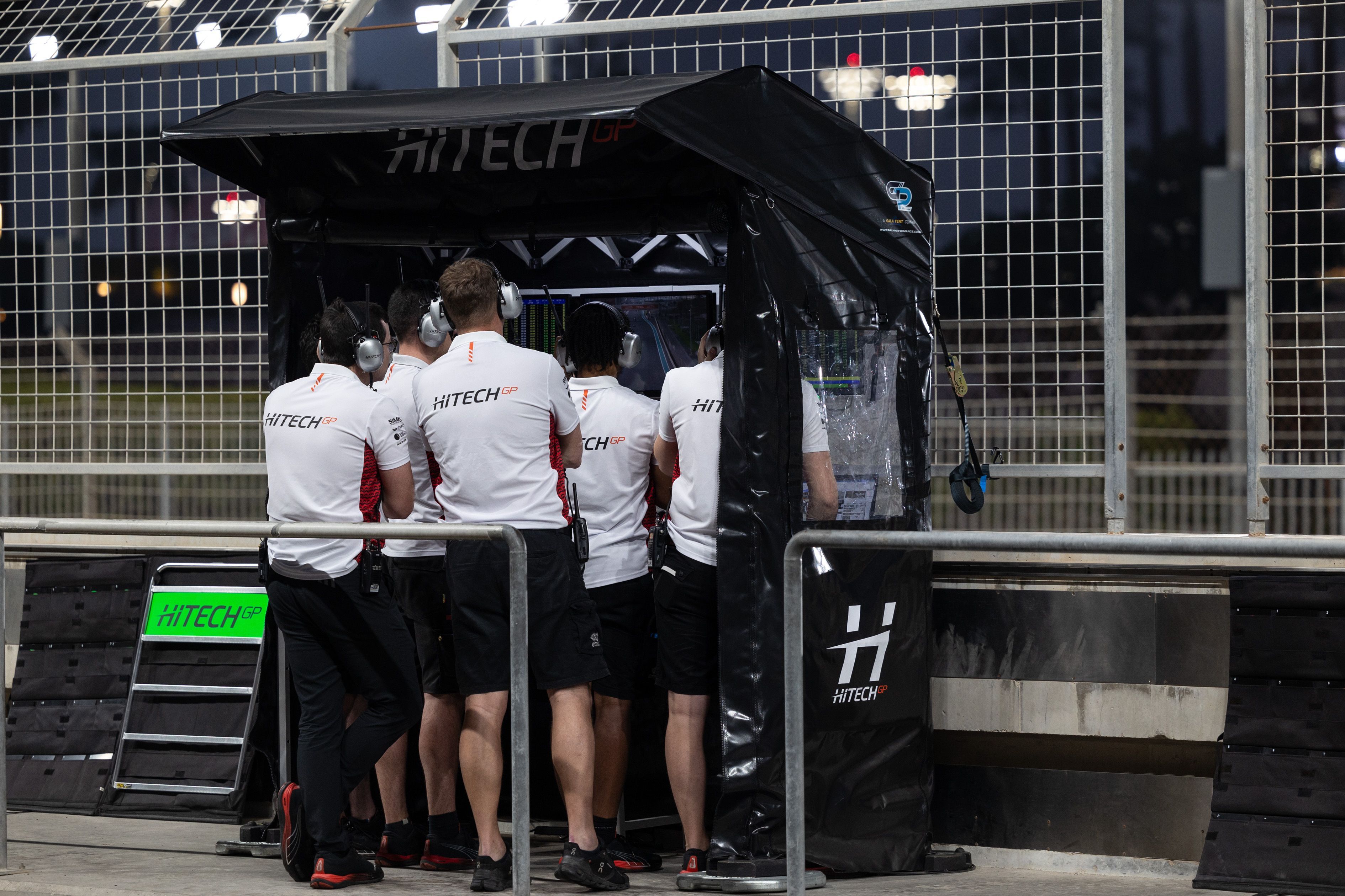 hitech with pop-up pit perch