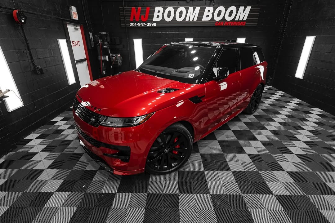 Range Rover with swisstrax