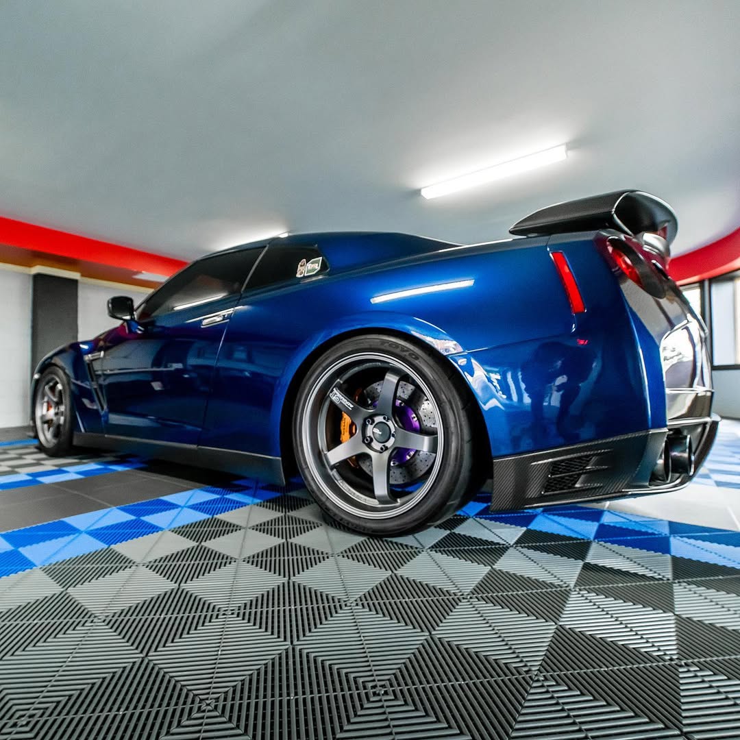 blue r35 on swisstrax