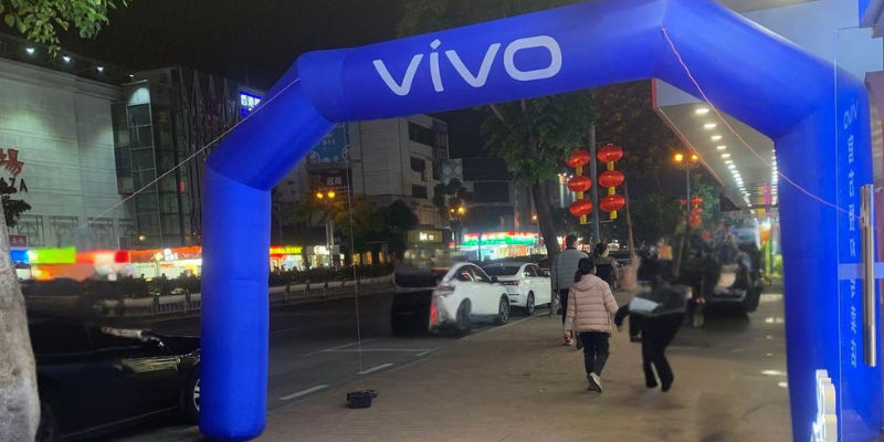 blue inflatable arch